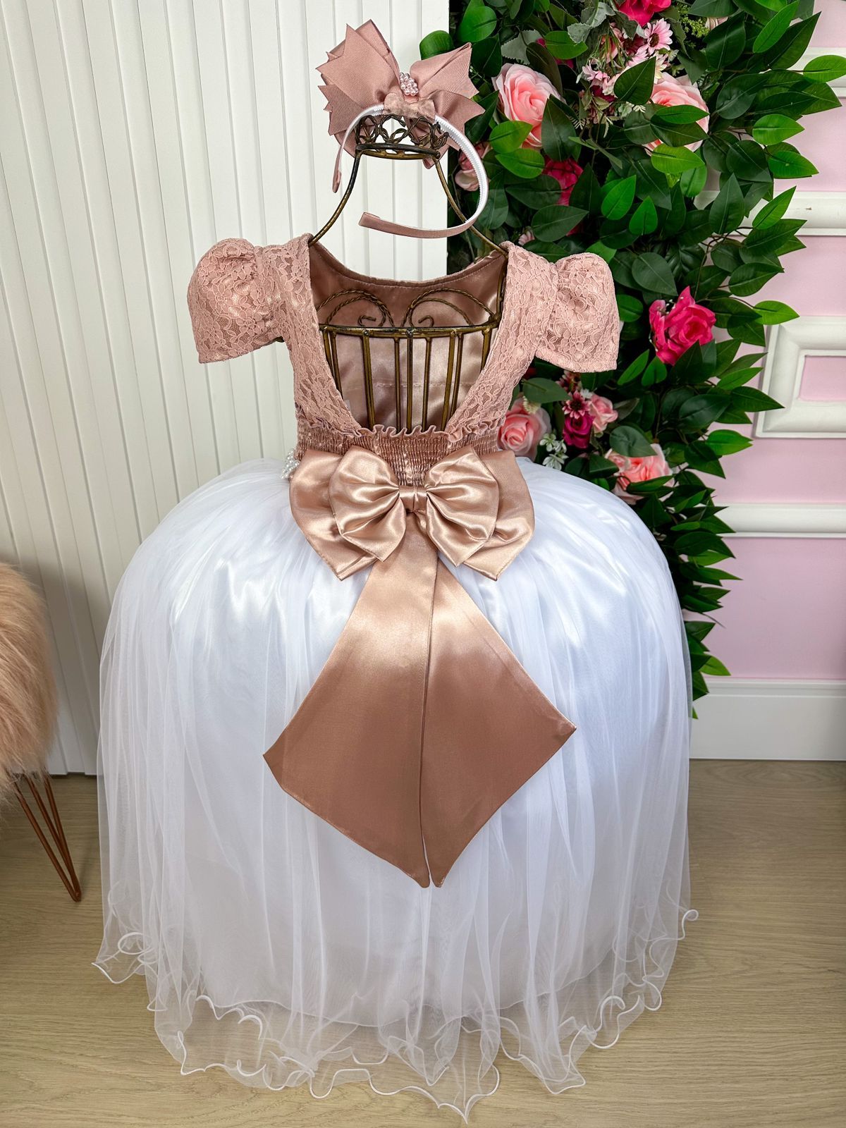 Vestido Infantil Rosa em Poliéster com Saia Branca e Renda Delicada para Festa de Aniversário