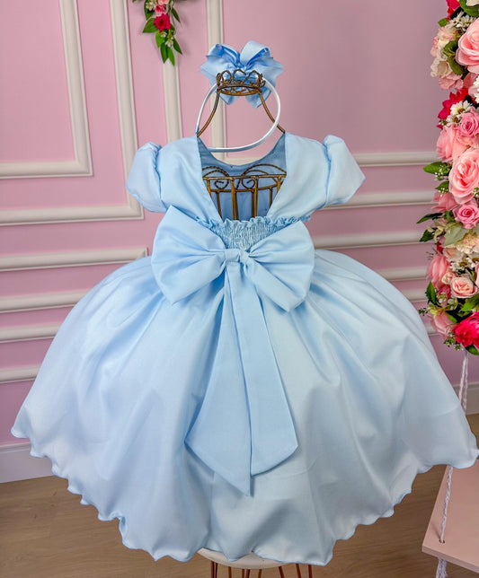 Vestido Infantil Azul Bebê em Cetim com Detalhes em Pérolas para Festa de Aniversário