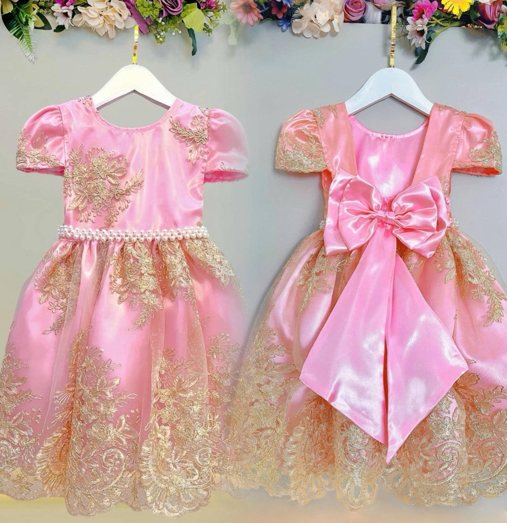 Vestido Infantil Rosa em Renda Realeza Metalizada com Laço para Daminhas
