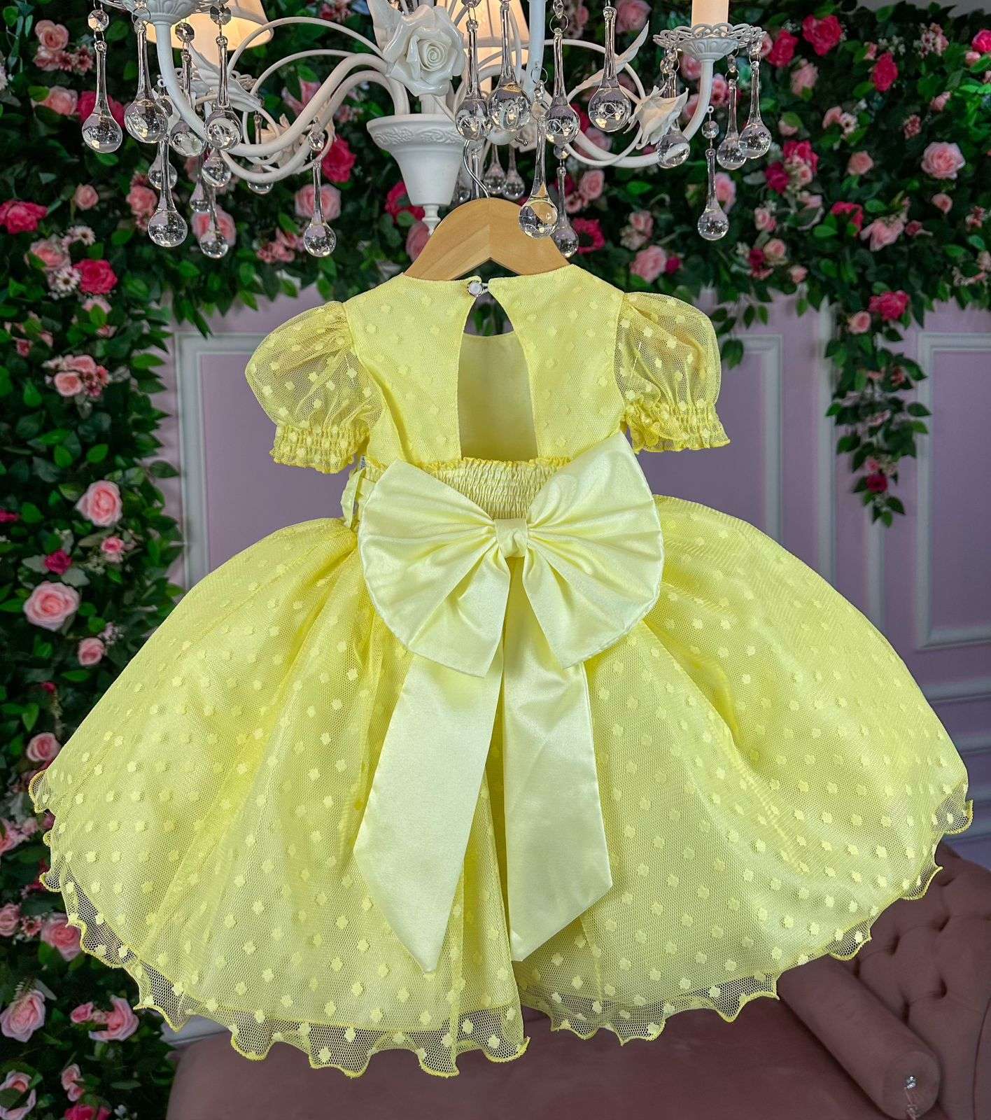 Vestido Infantil Amarelo em Tecido Misto com Laço nas Costas para Festa de Aniversário