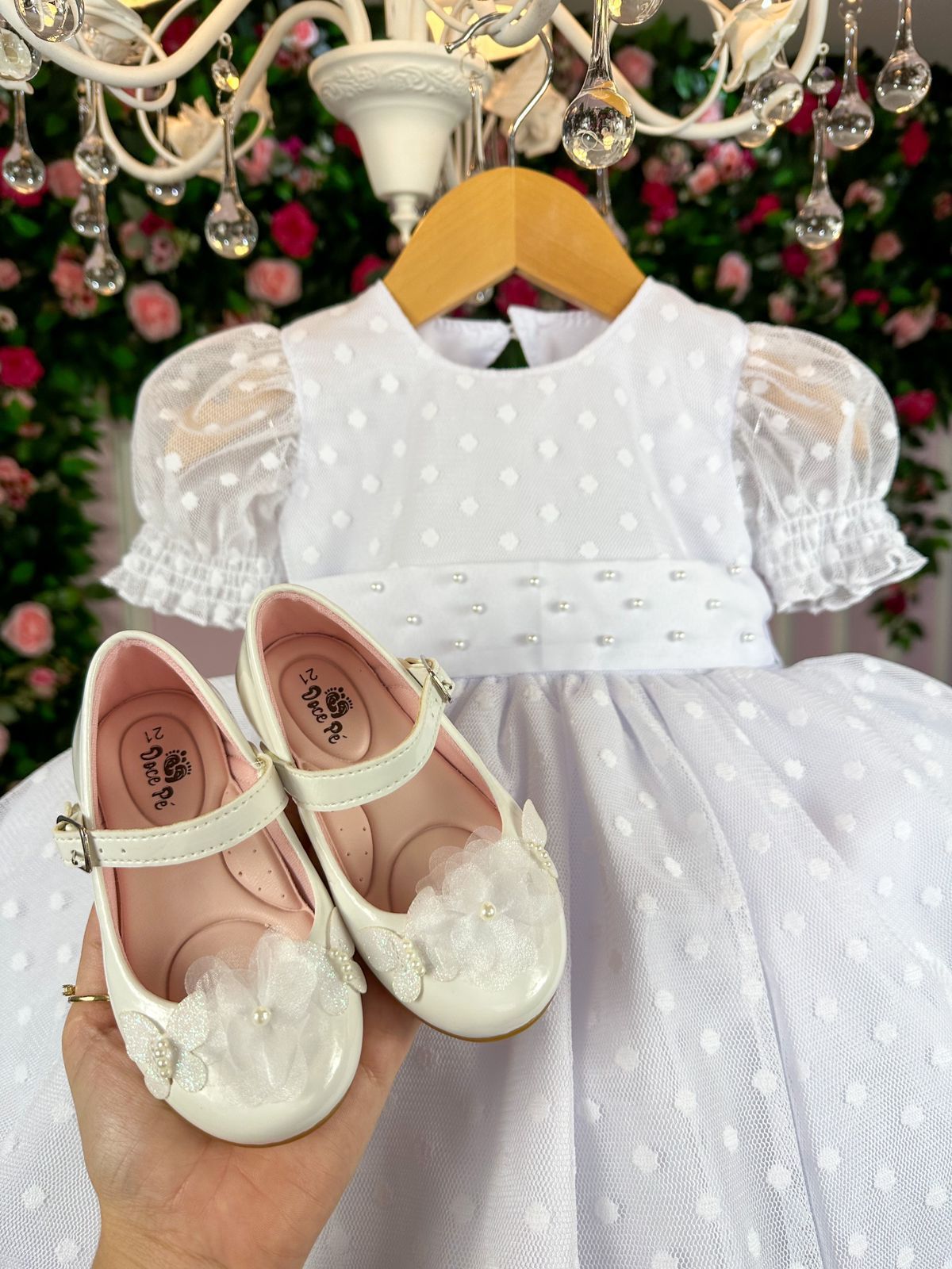 Vestido Infantil Branco em Tecido Misto com Laço nas Costas para Festa de Aniversário