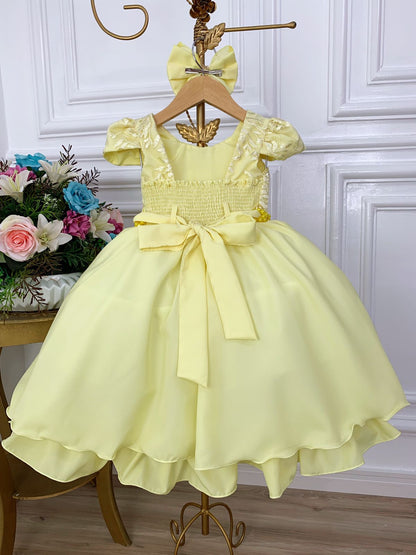 Vestido Infantil Amarelo em Renda com Cinto de Pérolas e Laço para Daminhas