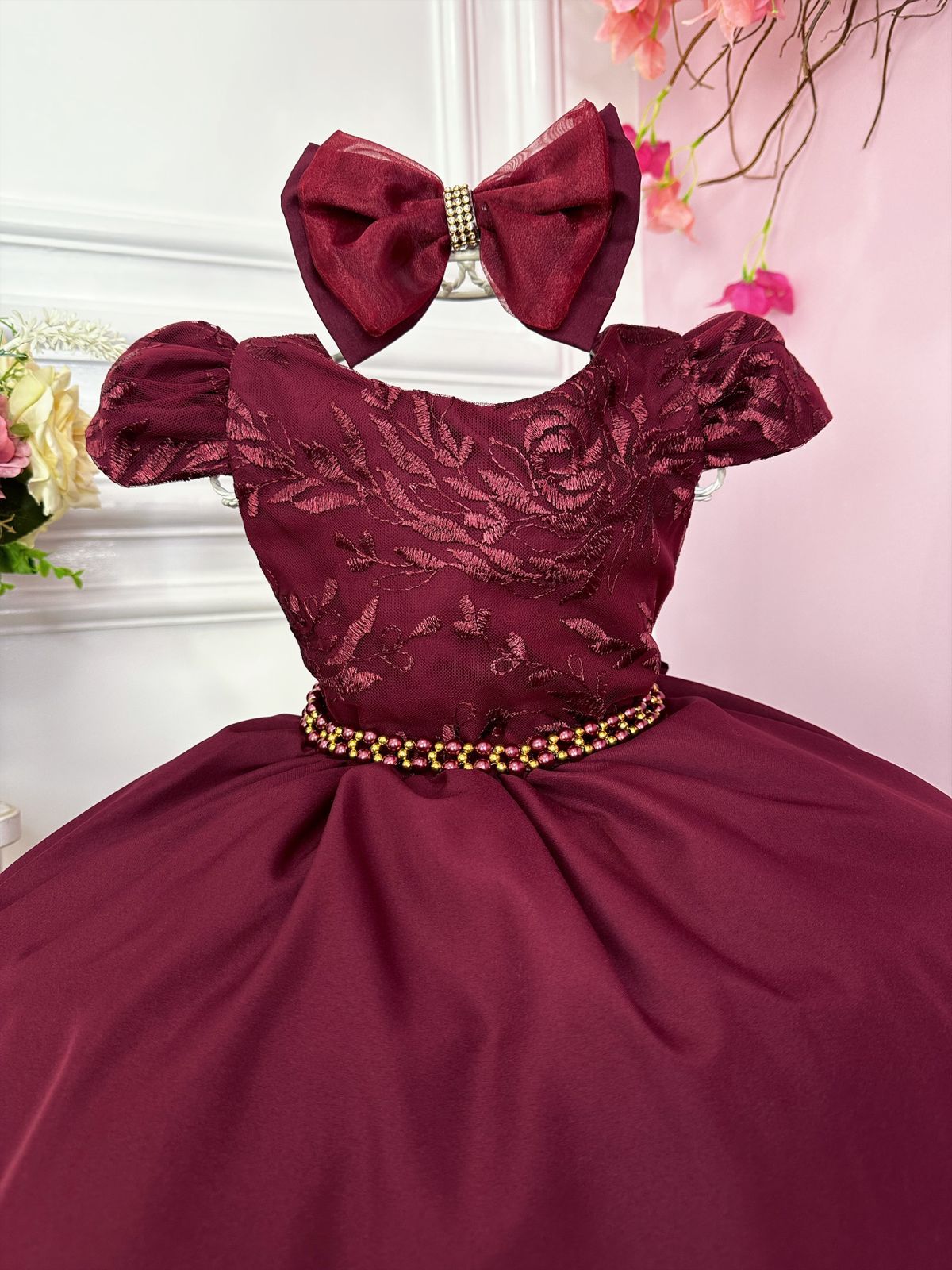 Vestido Infantil Marsala em Renda com Cinto de Pérolas e Laço para Daminhas