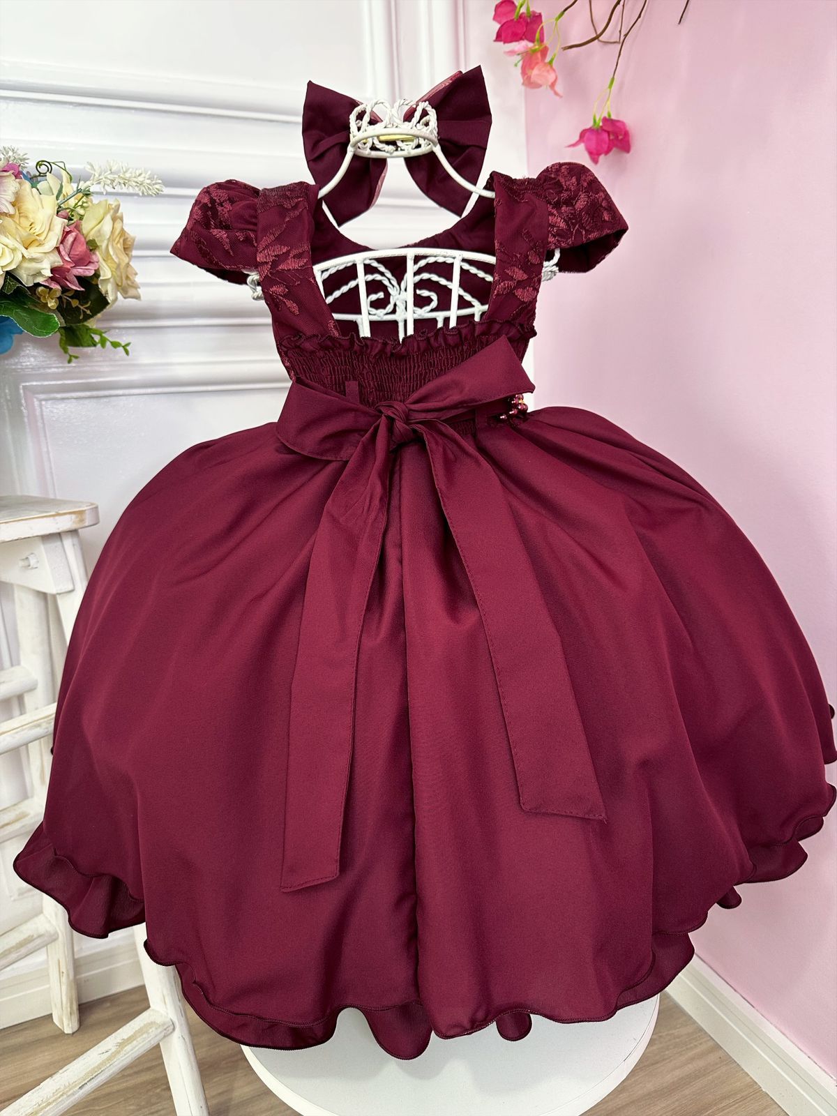 Vestido Infantil Marsala em Renda com Cinto de Pérolas e Laço para Daminhas