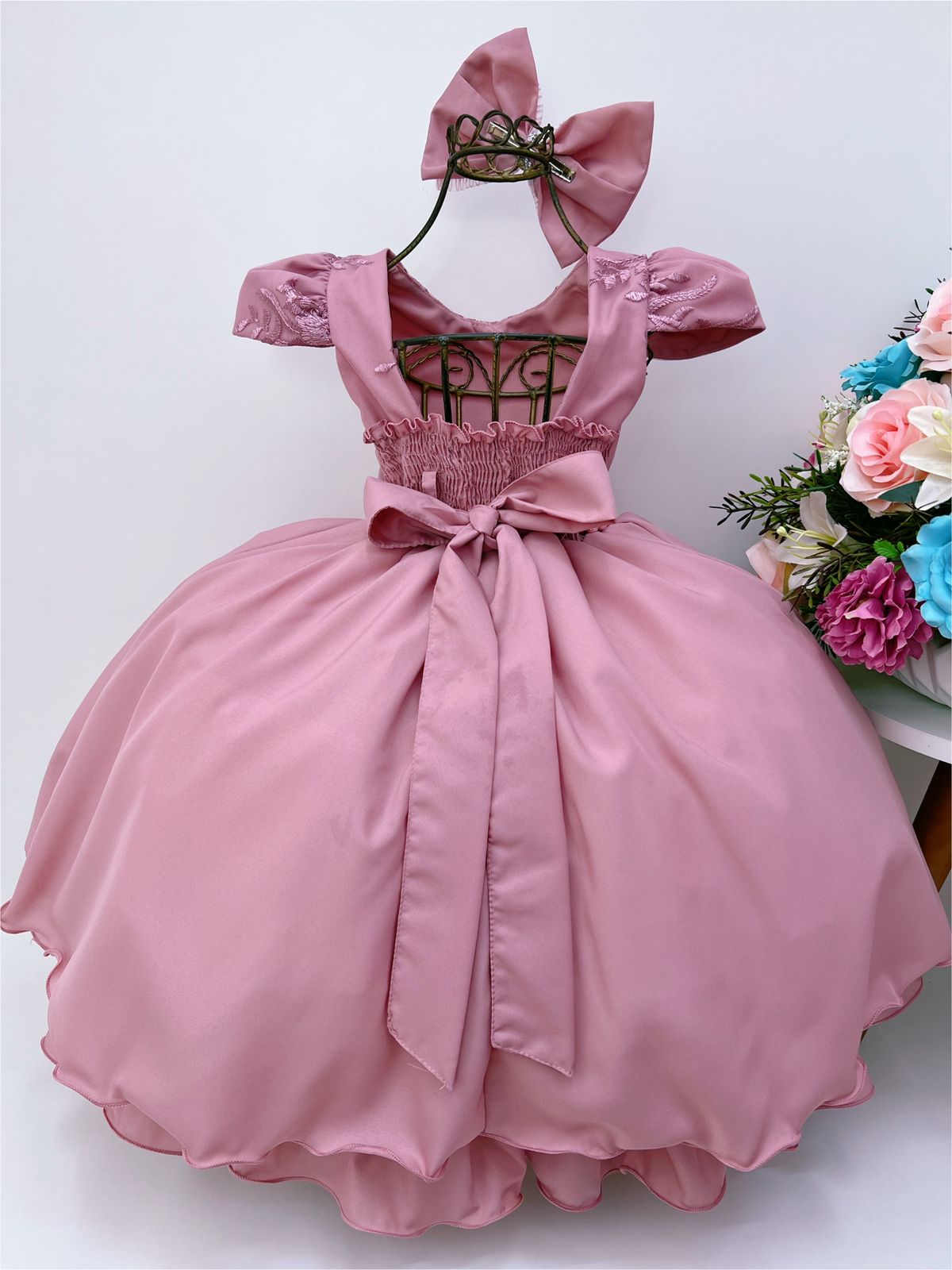 Vestido Infantil Rosa em Renda com Laço e Cinto de Pérolas para Daminhas