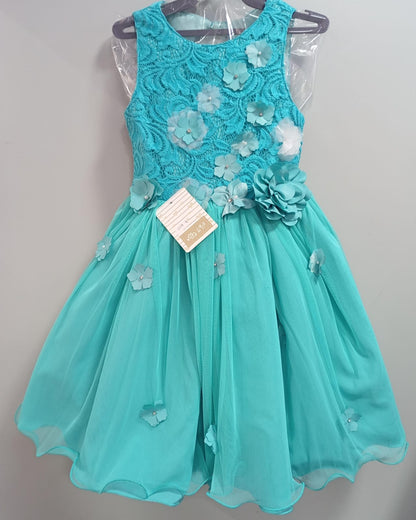 Vestido Infantil Verde em Renda com Aplique de Flores e Laço nas Costas