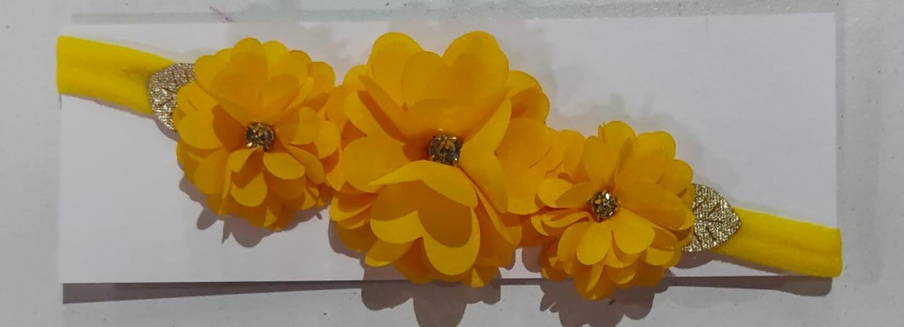 Faixinha de Cabelo Bebê Rosa em Cetim com Laço em Strass e Florzinha para Esti