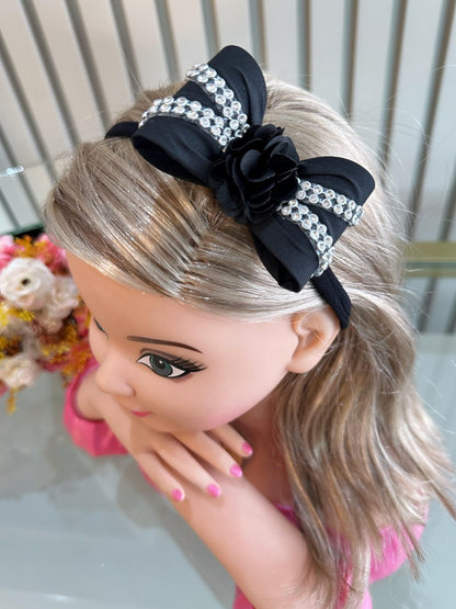 Faixinha de Cabelo Bebê Rosa em Meia de Seda com Laço Florzinha e Strass para Estilo Princesa