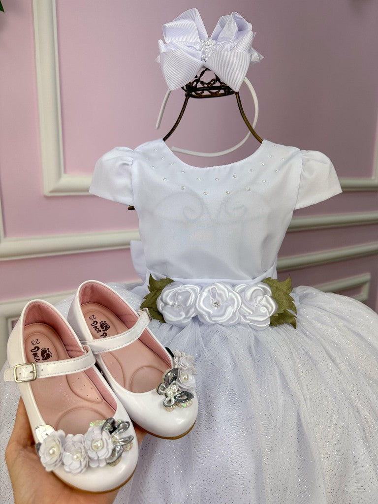 Vestido Infantil Branco em Cetim com Saia Rodada e Renda Delicada para Daminhas