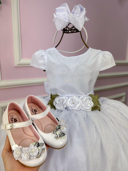 Vestido Infantil Branco em Cetim com Saia Rodada e Renda Delicada para Daminhas