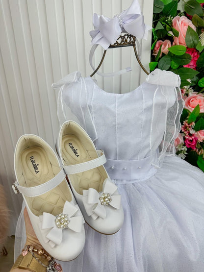 Vestido Infantil Branco em Tecido Talco com Saia Rodada e Renda Delicada para Daminhas