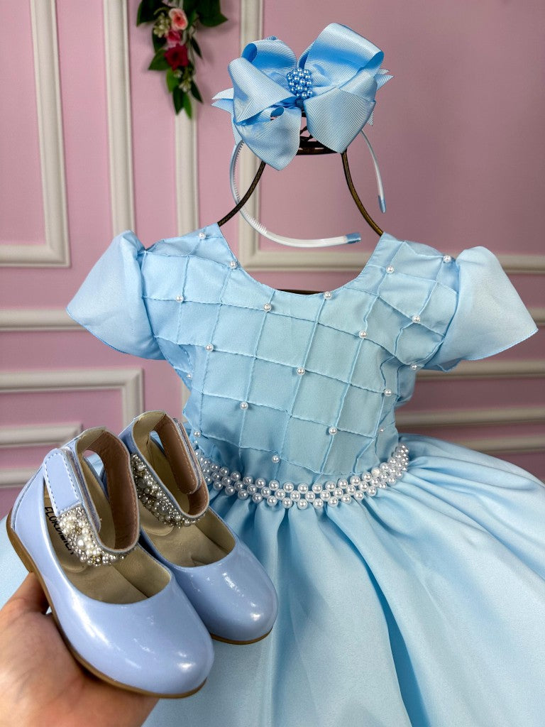 Vestido Infantil Azul Bebê em Cetim com Detalhes em Pérolas para Festa de Aniversário