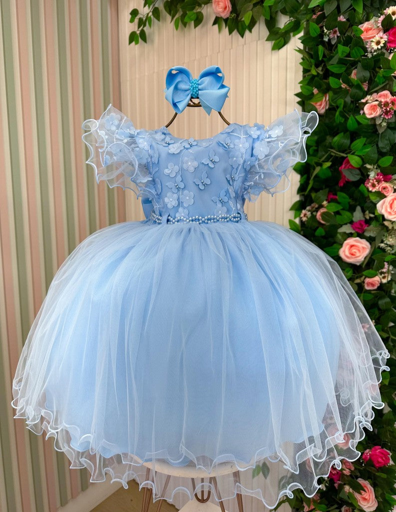 Vestido Infantil Azul Bebê em Cetim com Renda Delicada e Laço nas Costas para