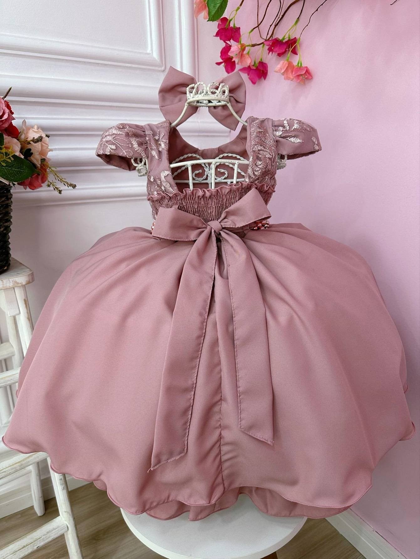 Vestido Infantil Rosa em Renda com Laço e Cinto de Pérolas para Daminhas