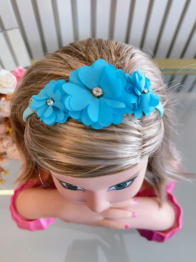 Faixinha de Cabelo Bebê Rosa em Cetim com Laço em Strass e Florzinha para Esti