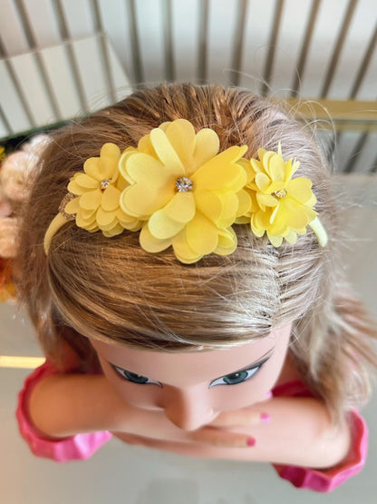 Faixinha de Cabelo Bebê Rosa em Cetim com Laço em Strass e Florzinha para Esti