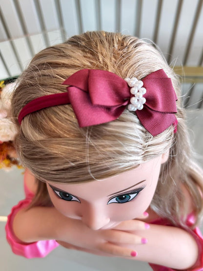 Faixinha de Cabelo Bebê Rosa em Seda com Pérolas e Laço Delicado para Estilo