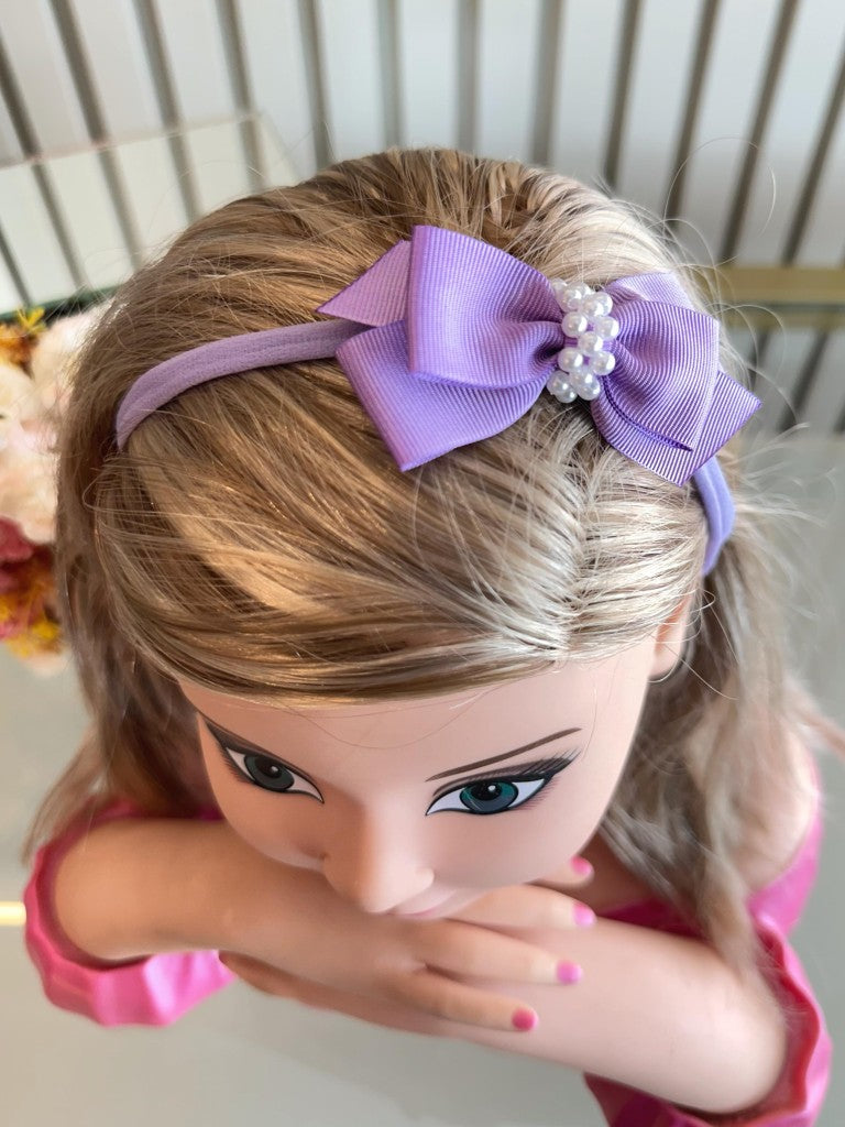 Faixinha de Cabelo Bebê Rosa em Seda com Pérolas e Laço Delicado para Estilo