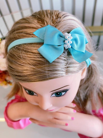 Faixinha de Cabelo Bebê Rosa em Seda com Pérolas e Laço Delicado para Estilo