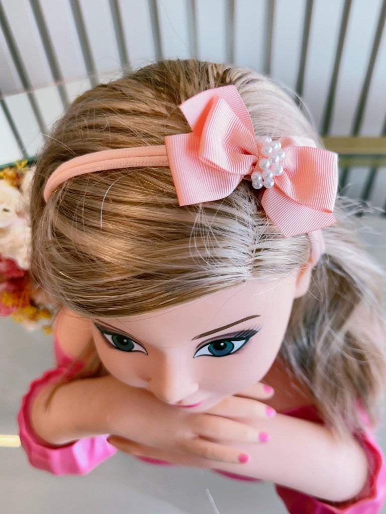 Faixinha de Cabelo Bebê Rosa em Seda com Pérolas e Laço Delicado para Estilo