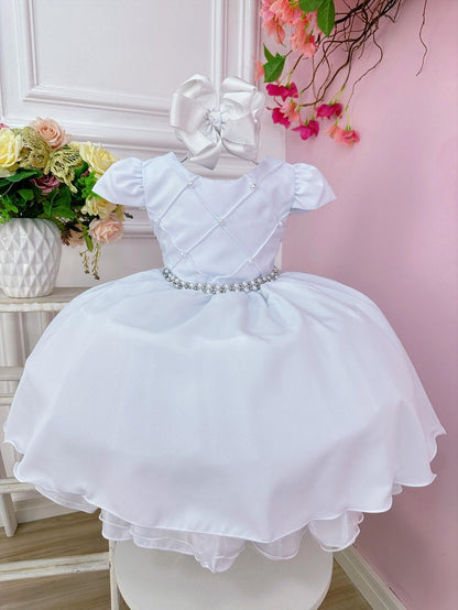 Vestido Infantil Branco em Cetim com Cinto de Pérolas e Saia Rodada para Damas de Honra