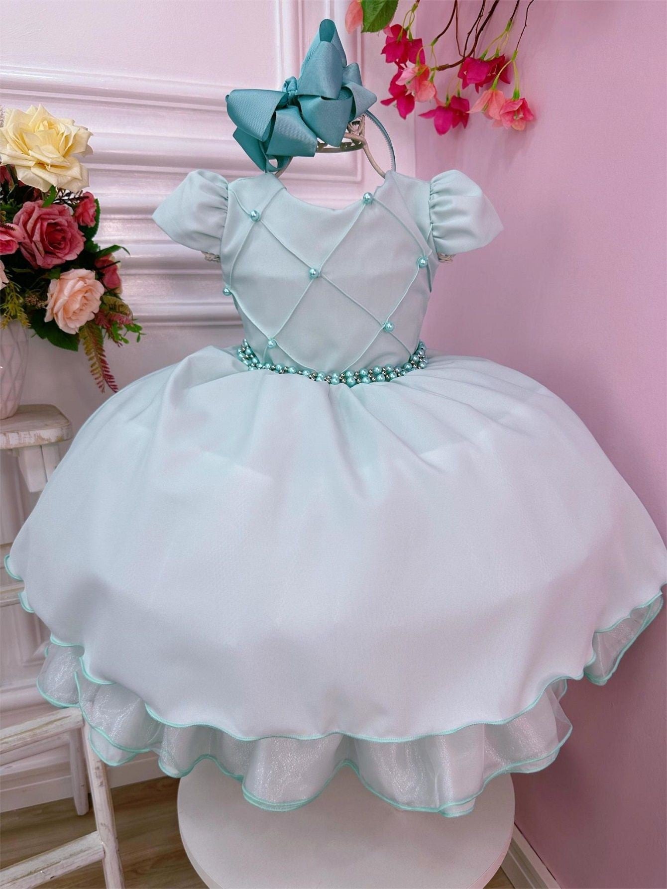 Vestido Infantil Verde Claro em Cetim com Cinto de Pérolas para Casamentos