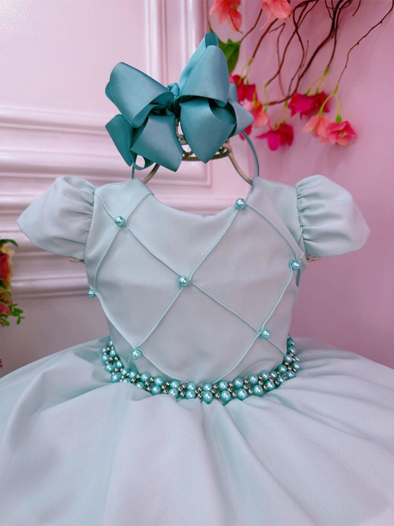 Vestido Infantil Verde Claro em Cetim com Cinto de Pérolas para Casamentos