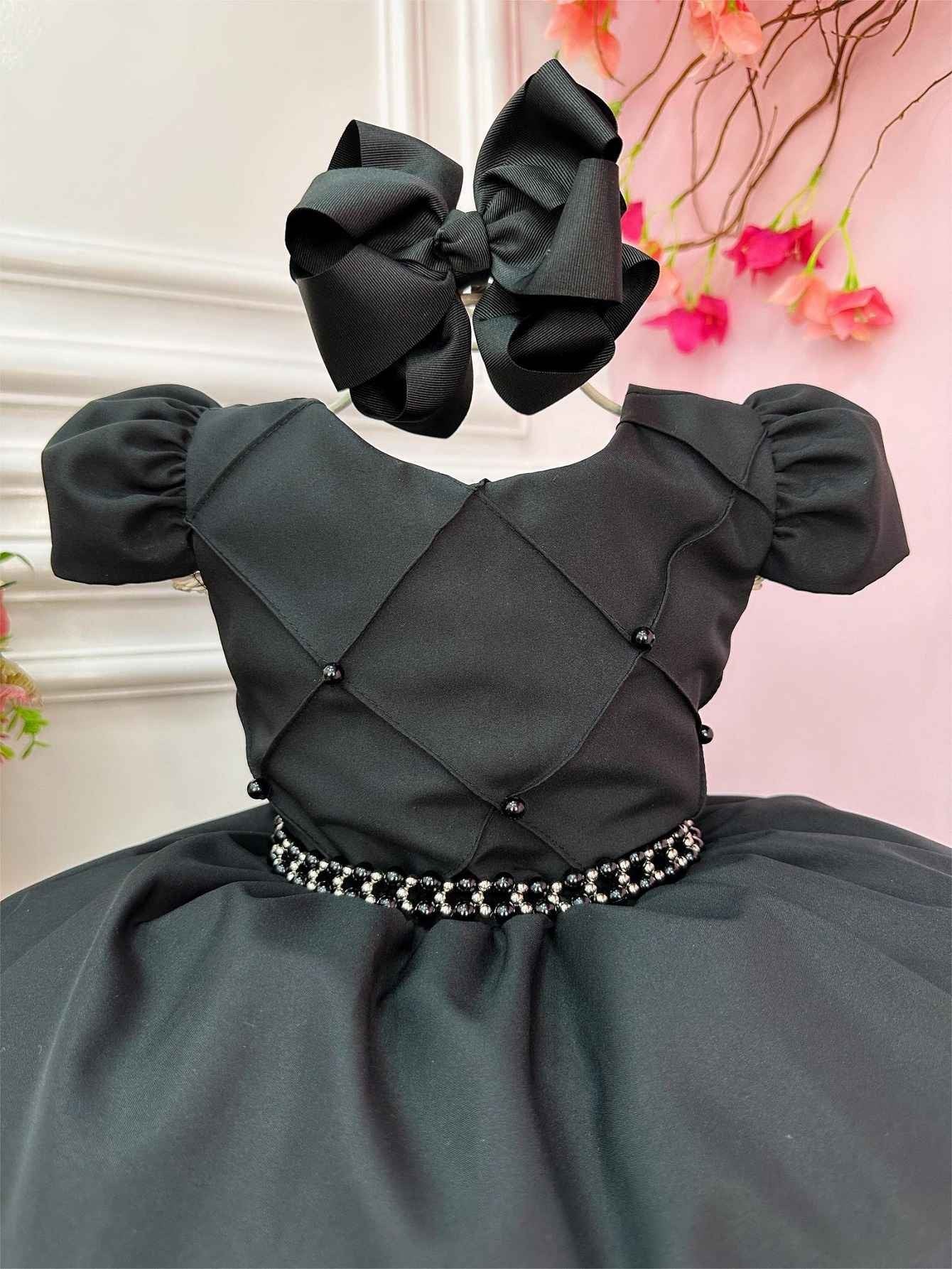 Vestido Infantil Preto em Cetim com Cinto de Pérolas Saia Rodada para Casamentos