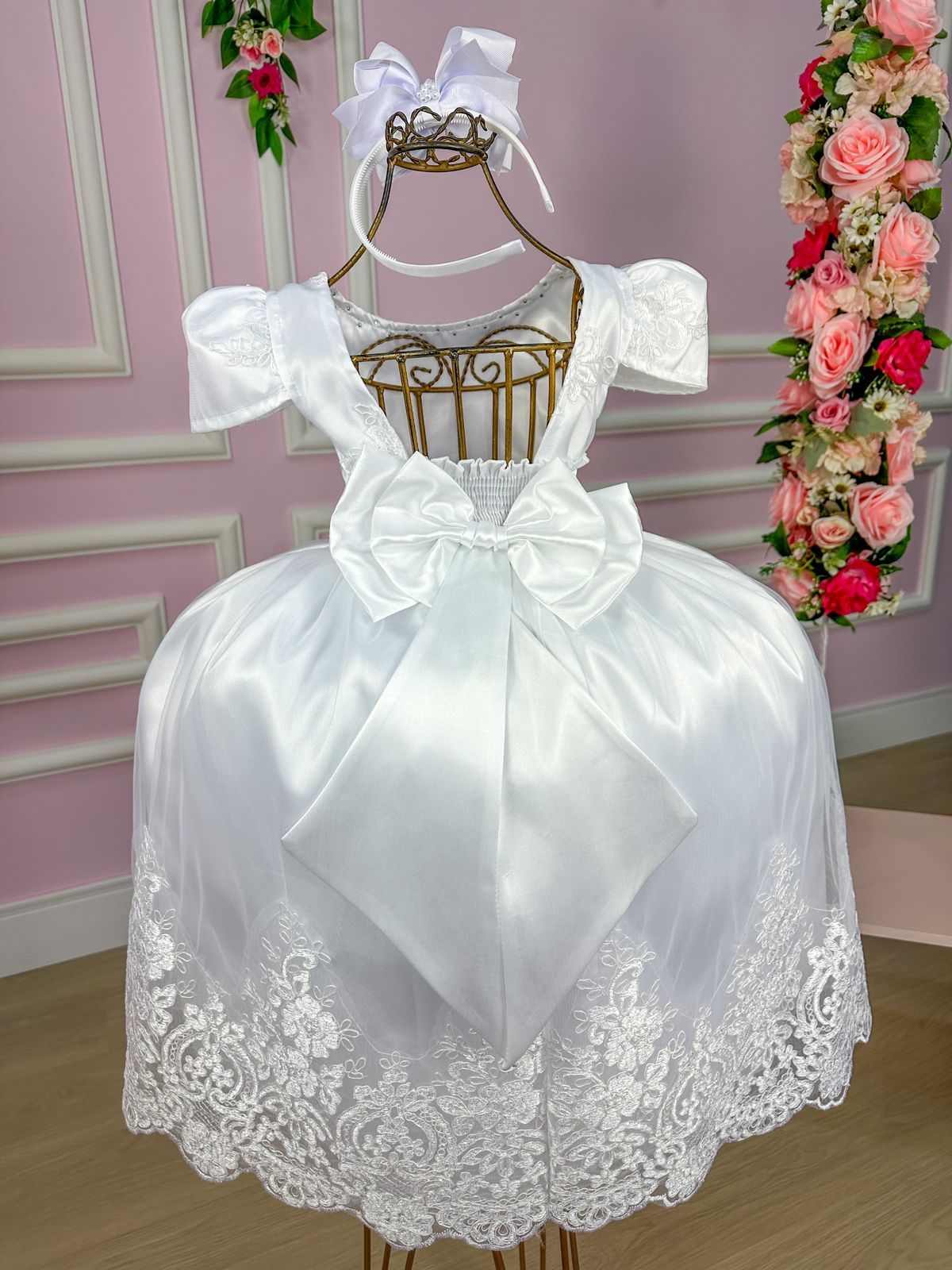 Vestido Infantil Branco em Renda com Saia Rodada para Daminhas
