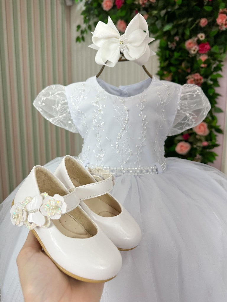 Vestido Infantil Branco em Tafetá com Laços e Pérolas para Daminhas