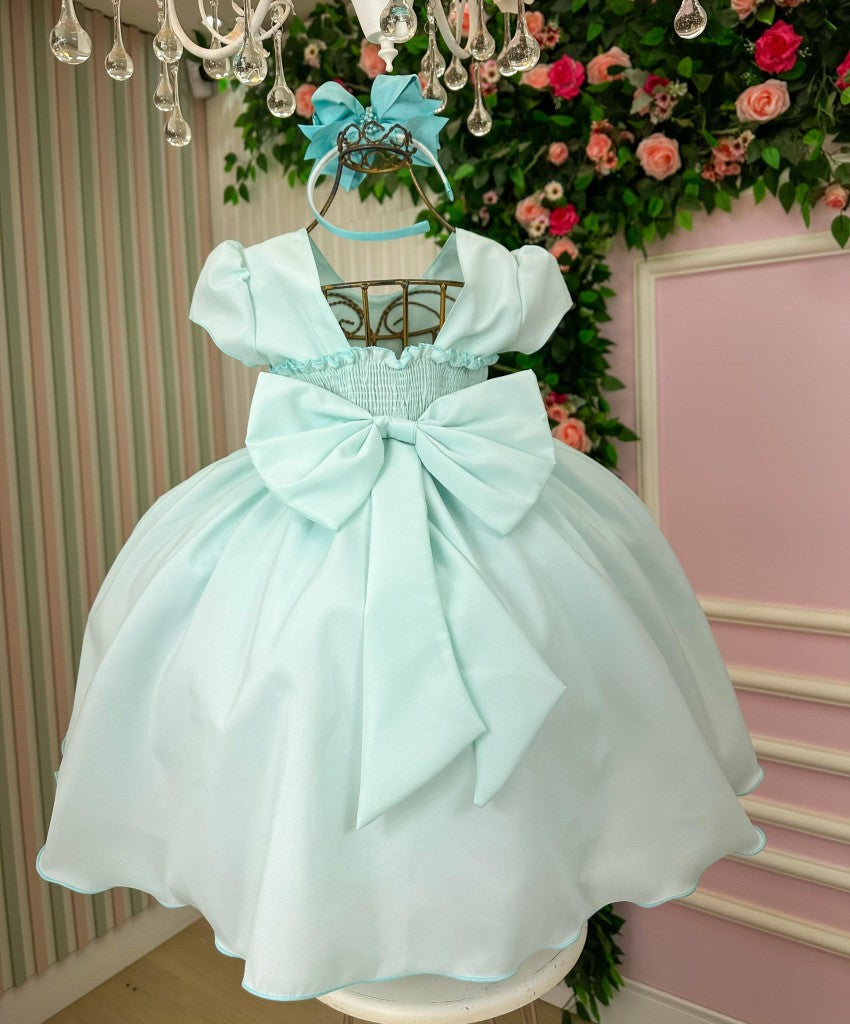 Vestido Infantil Verde Claro em Cetim com Detalhes de Pérolas e Saia Rodada para Festa de Aniversário