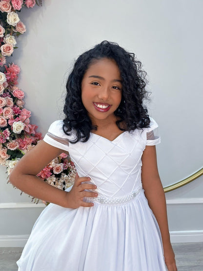 Vestido Infantil Branco C/ Busto Nervura Cinto Pérolas Damas