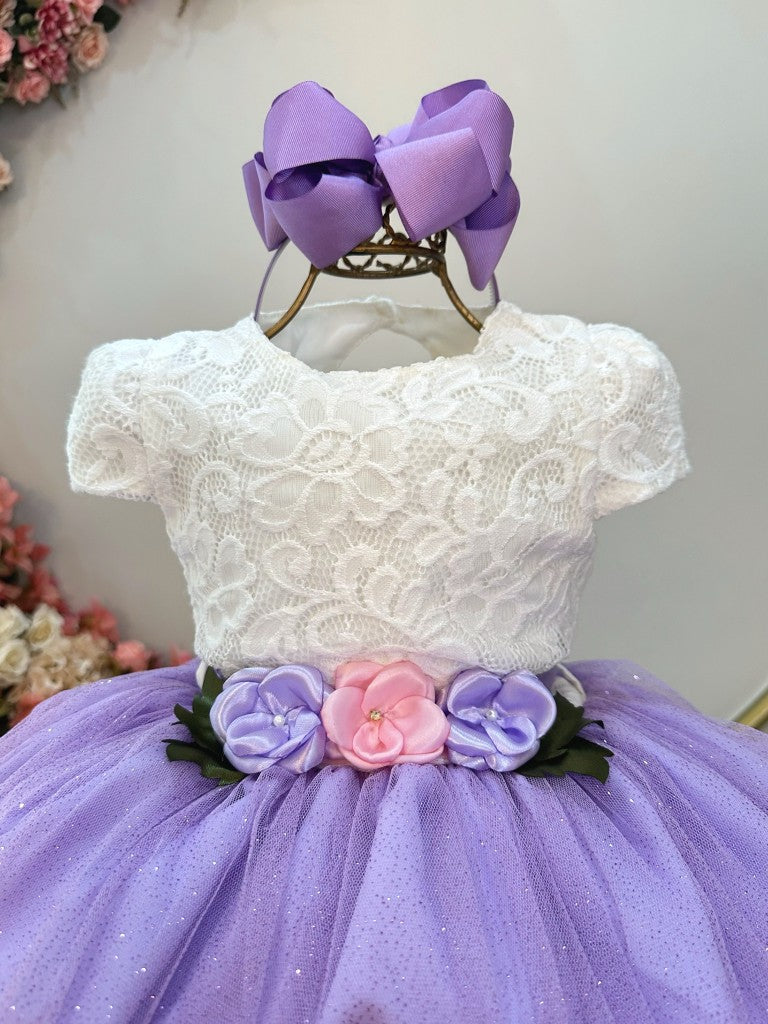 Vestido Infantil Off White em Renda com Saia Lilás e Broche Delicado para Festa de Aniversário