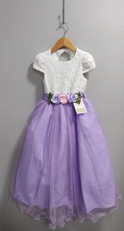 Vestido Infantil Off White em Renda com Saia Lilás e Broche Delicado para Festa de Aniversário