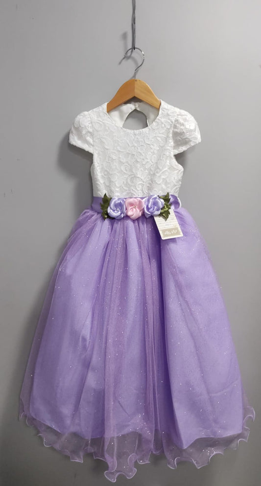 Vestido Infantil Off White em Renda com Saia Lilás e Broche Delicado para Festa de Aniversário