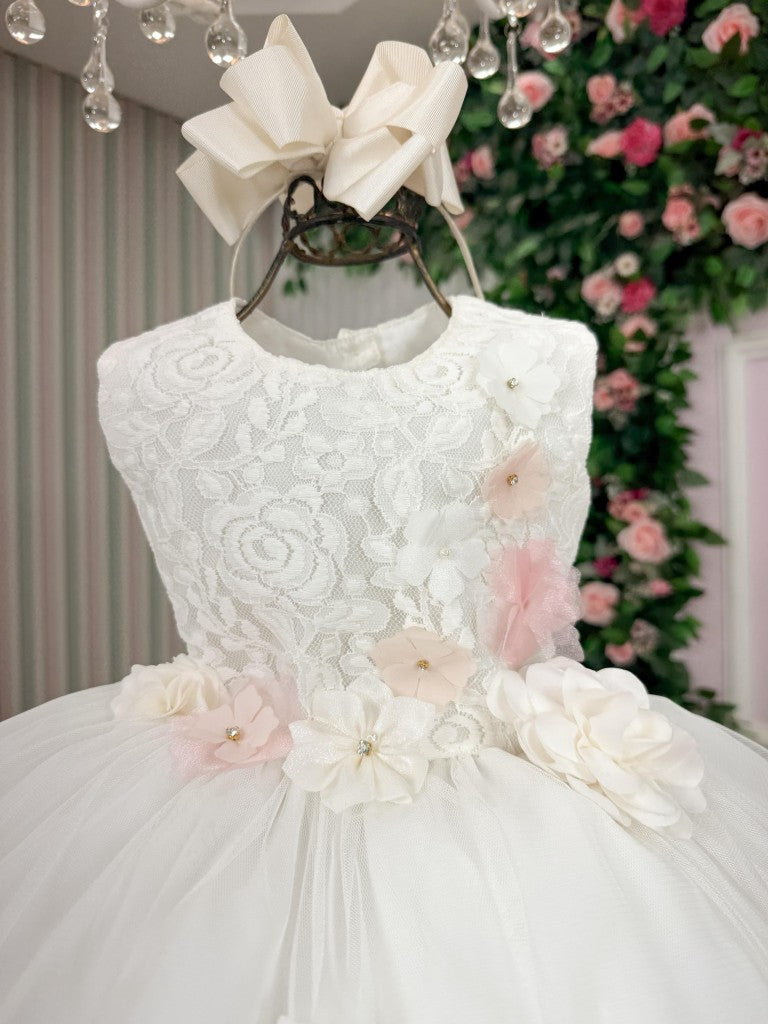 Vestido Infantil Off em Tule com Flores Saia Rodada Laço nas Costas Estilo Princesa