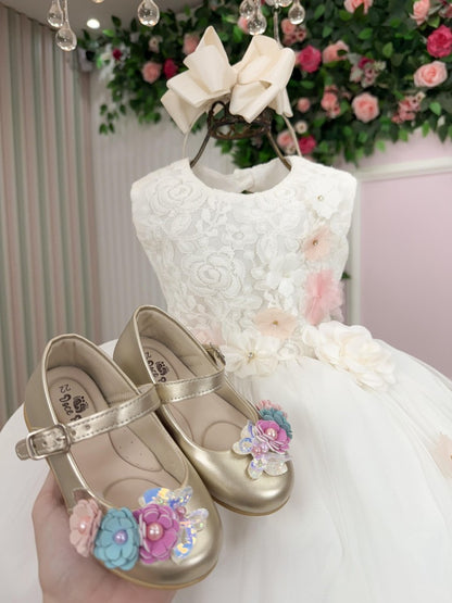 Vestido Infantil Off em Tule com Flores Saia Rodada Laço nas Costas Estilo Princesa