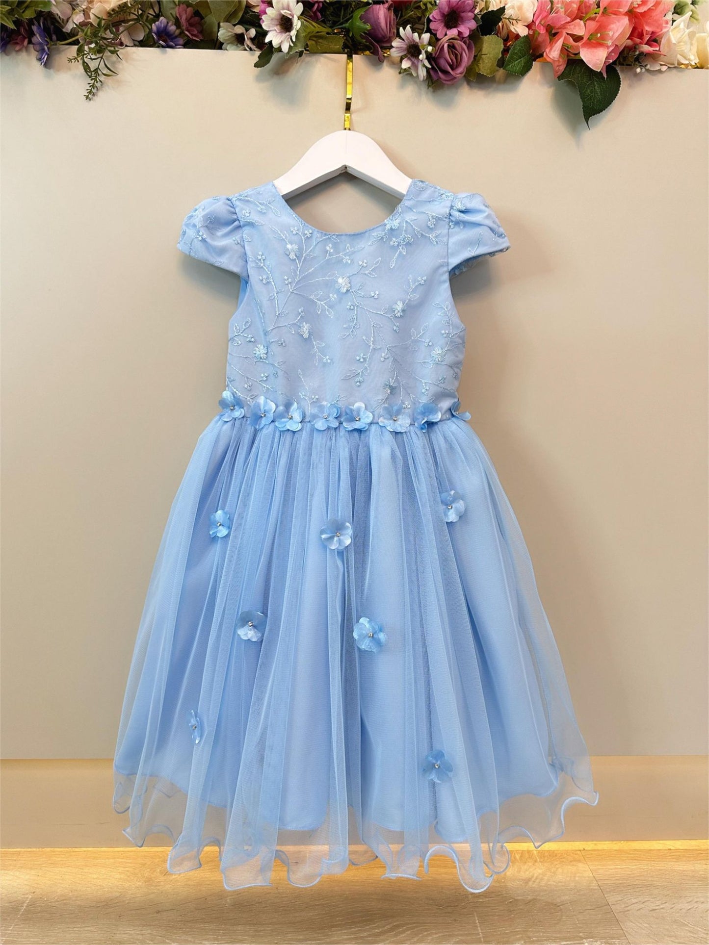 Vestido Infantil Azul Claro em Renda com Saia Rodada para Daminhas