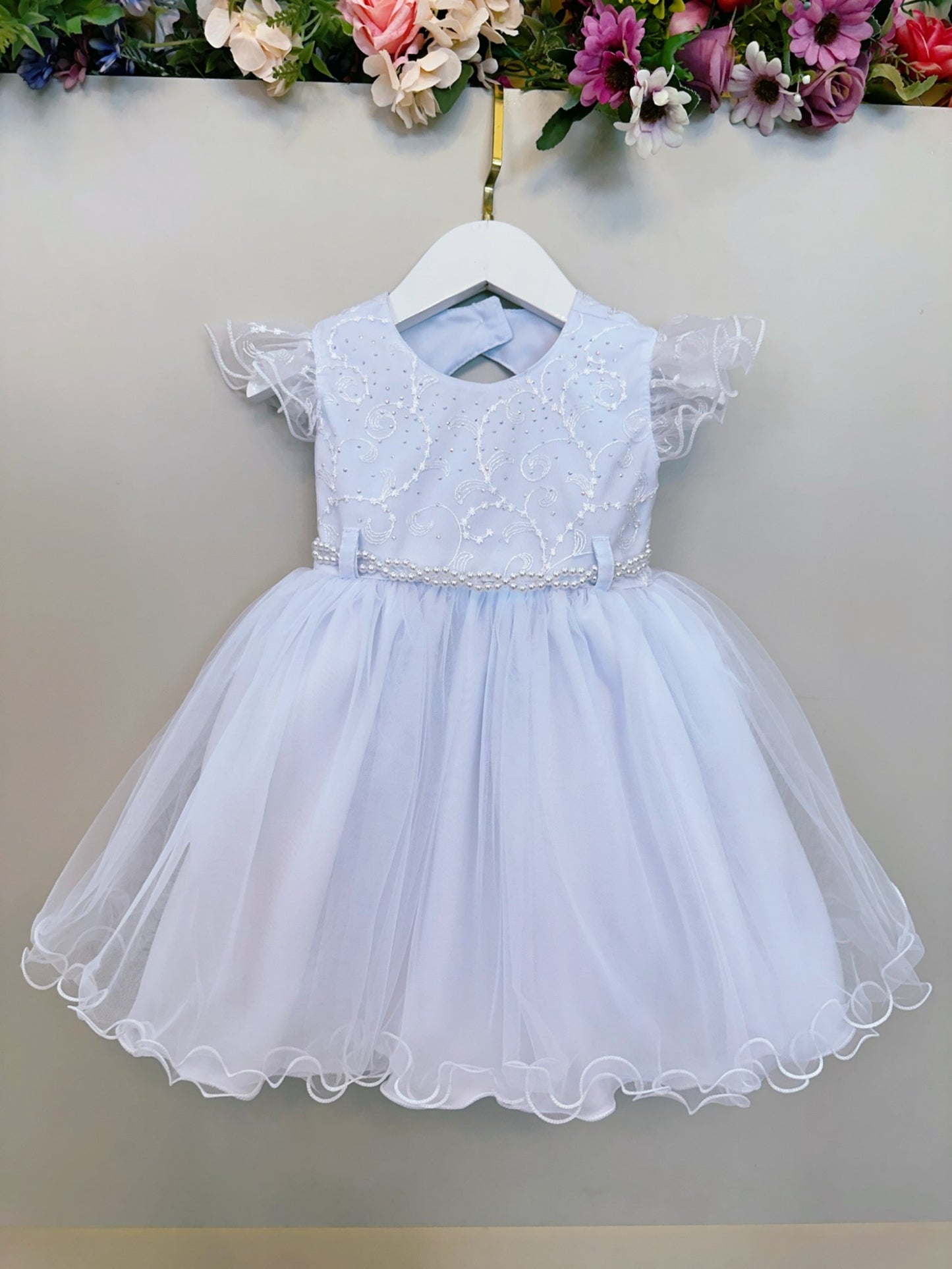 Vestido Infantil Branco em Tule com Renda e Saia Rodada para Batizados