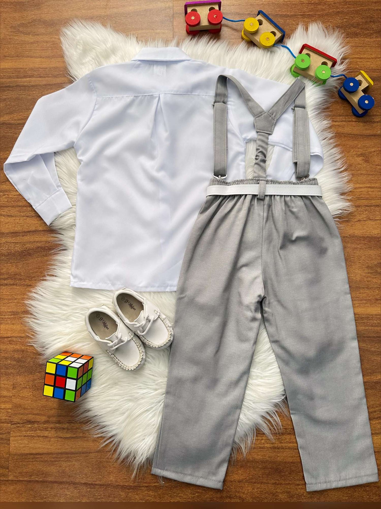 Conjunto Social Infantil Branco em Poliéster e Algodão com Gravata Borboleta e Suspensório para Pajem