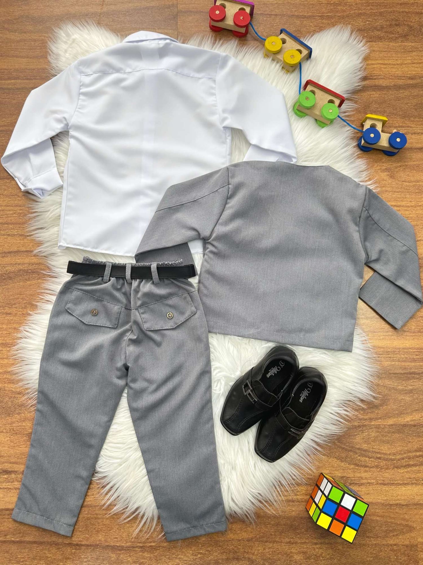 Conjunto Social Infantil Cinza em Poliéster com Gravata Borboleta e Camisa Branca para Pajem