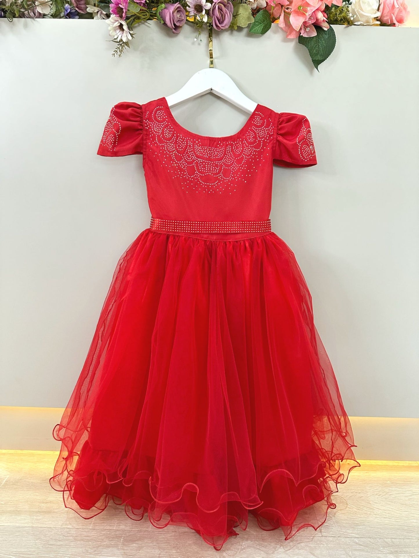 Vestido Infantil Vermelho em Cetim com Strass e Laço para Casamentos e Festas de Luxo
