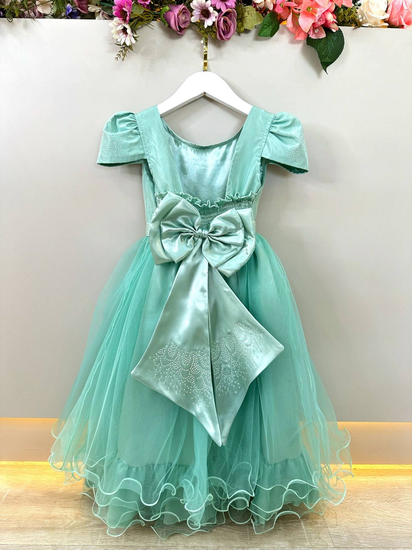 Vestido Infantil Verde Menta em Cetim com Strass e Saia Rodada para Daminhas