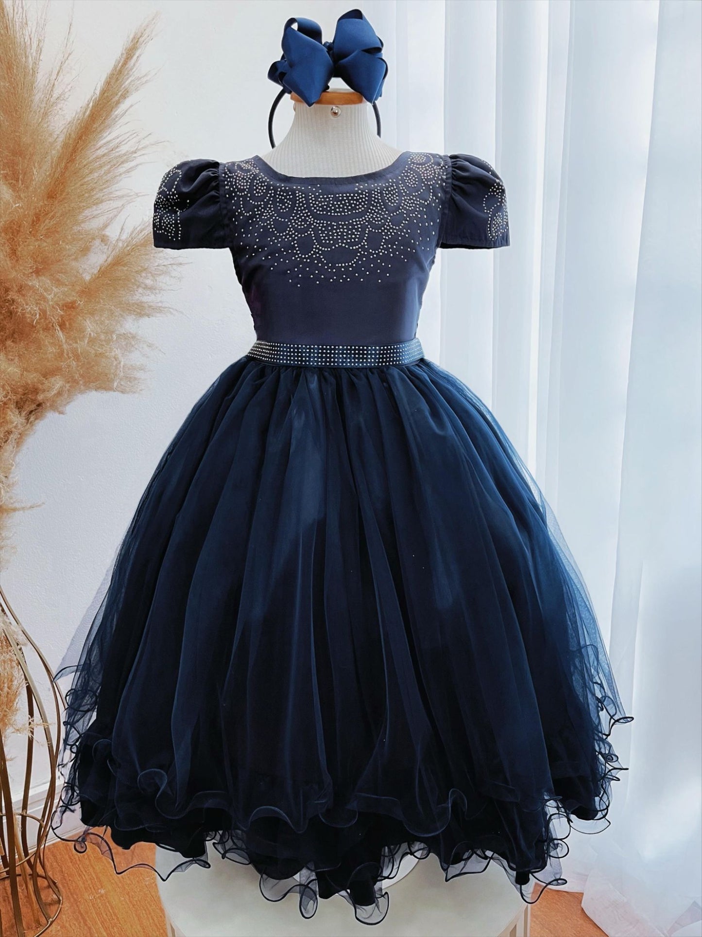 Vestido Infantil Azul Marinho em Cetim com Strass Luxo Saia Rodada para Daminhas