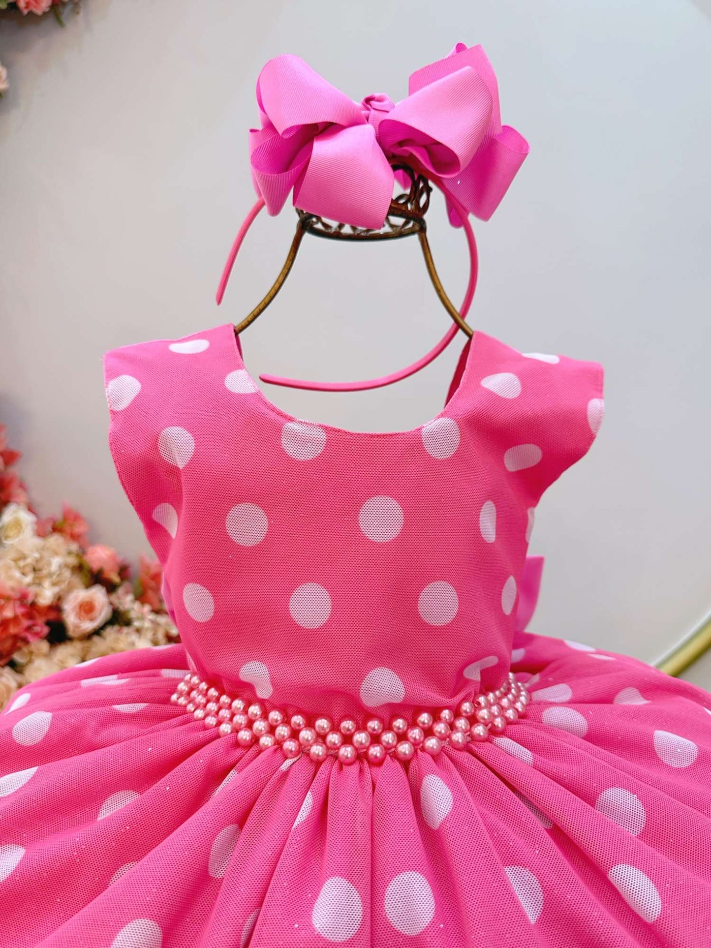 Vestido Infantil Rosa em Cetim com Bolinhas Brancas e Saia Rodada para Festa de Aniversário