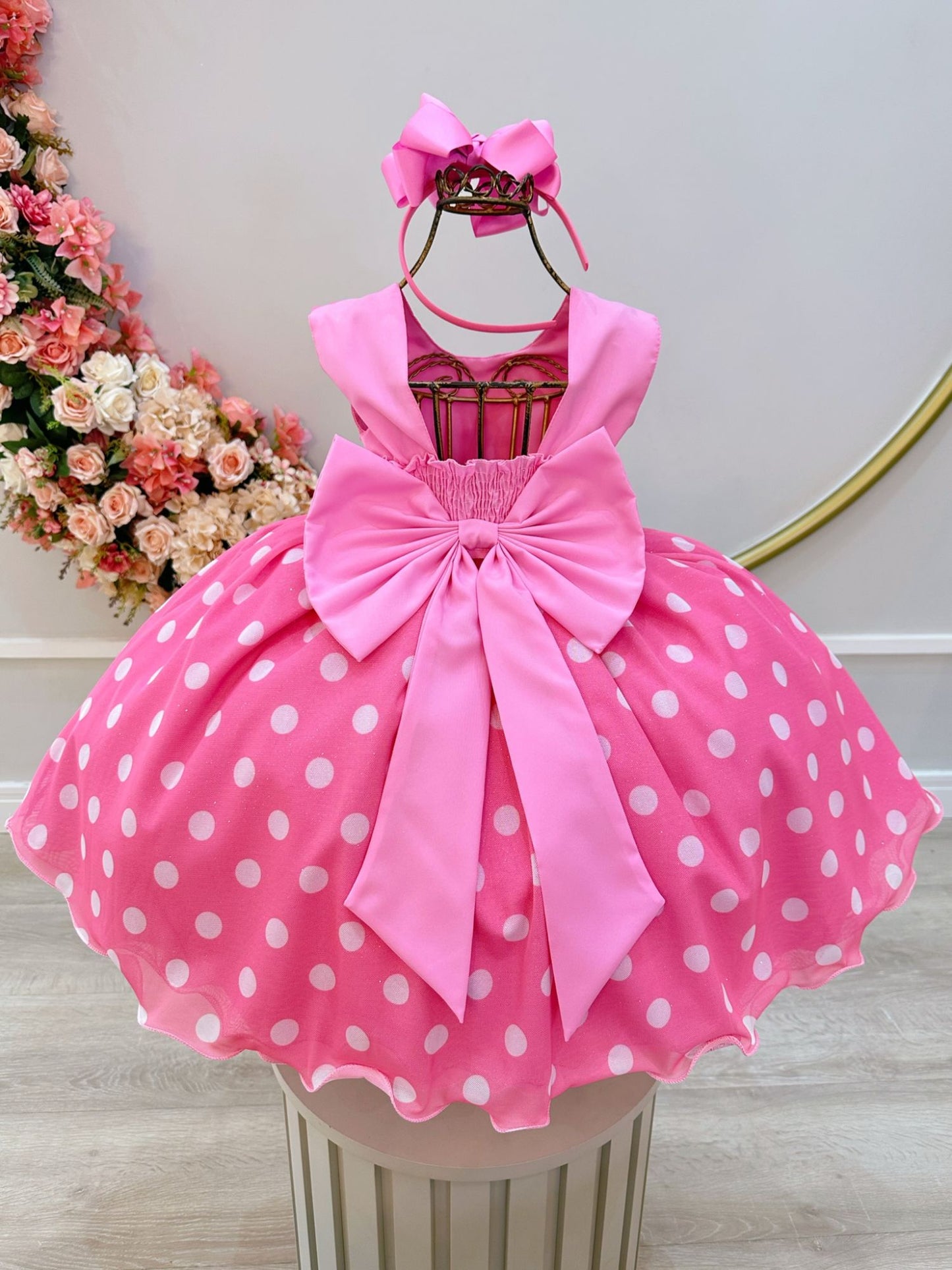 Vestido Infantil Rosa em Cetim com Bolinhas Brancas e Saia Rodada para Festa de Aniversário