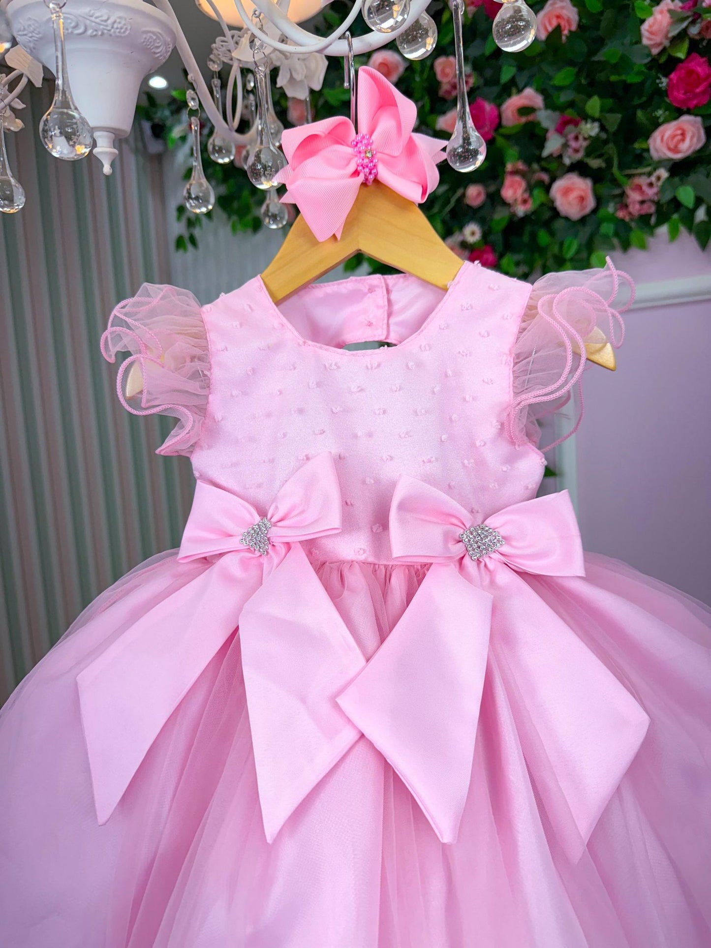 Vestido Infantil Rosa Bebê em Tafetá com Gola Redonda e Caimento Sofisticado para Festa de Aniversário