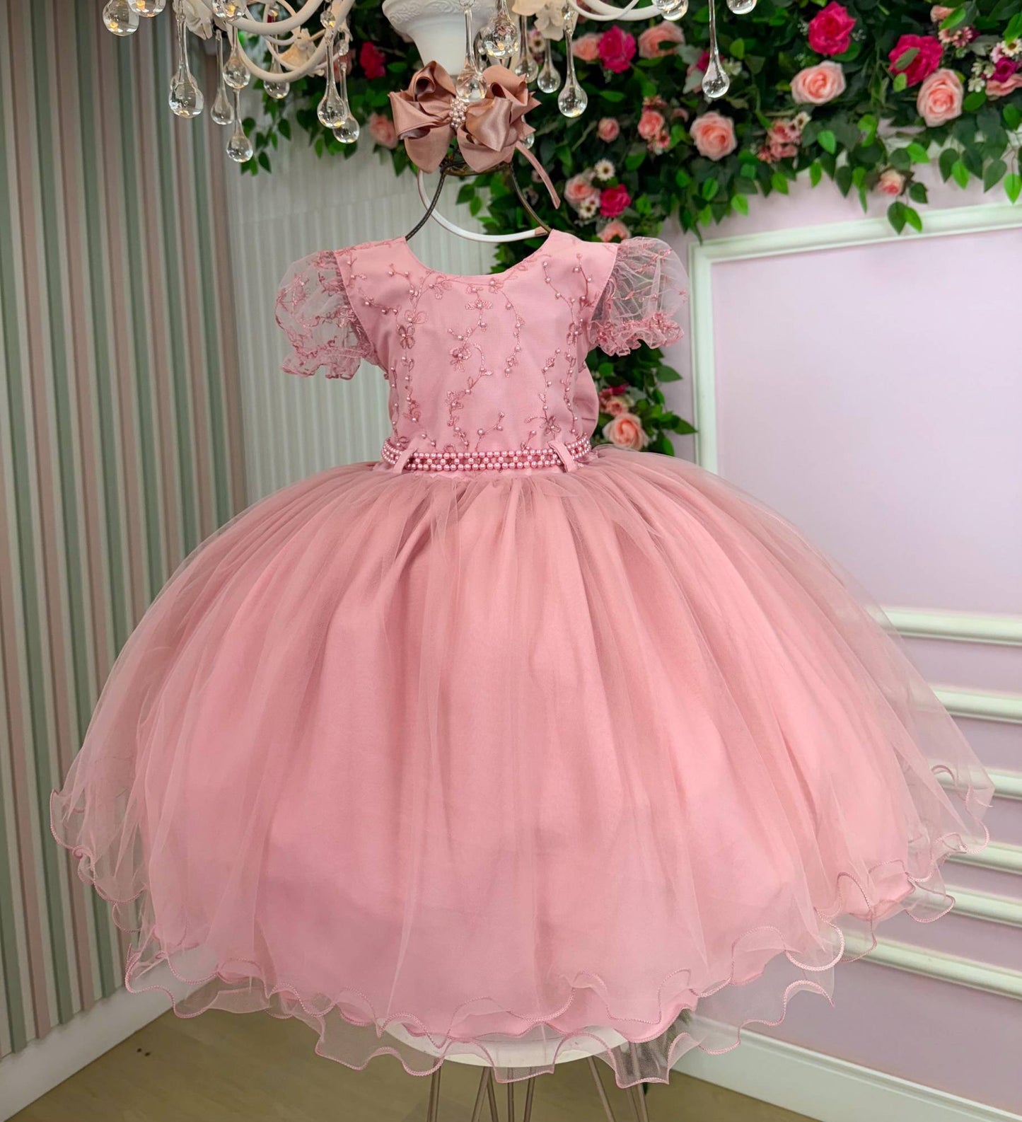 Vestido Infantil Rosa em Tafetá com Gola Redonda e Saia Rodada para Festa de Aniversário