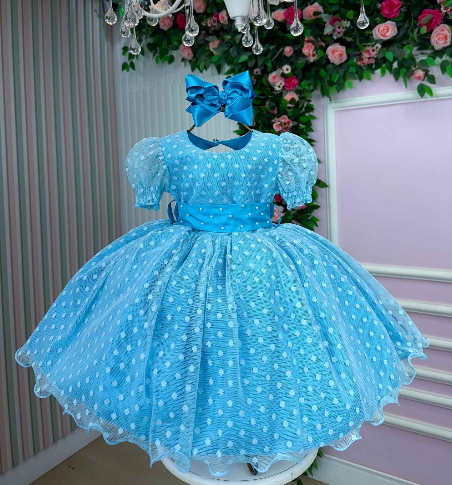 Vestido Infantil Azul Tiffany em Tecido Misto com Gola Redonda e Laço nas Costas para Festa de Aniversário