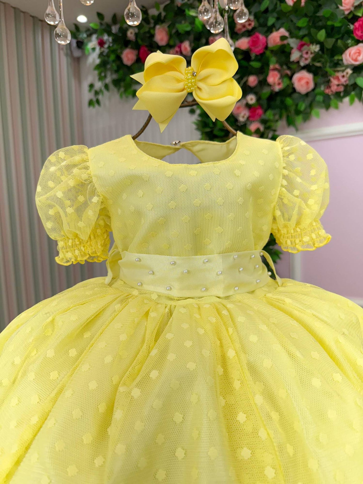Vestido Infantil Amarelo em Tecido Misto com Laço nas Costas para Festa de Aniversário